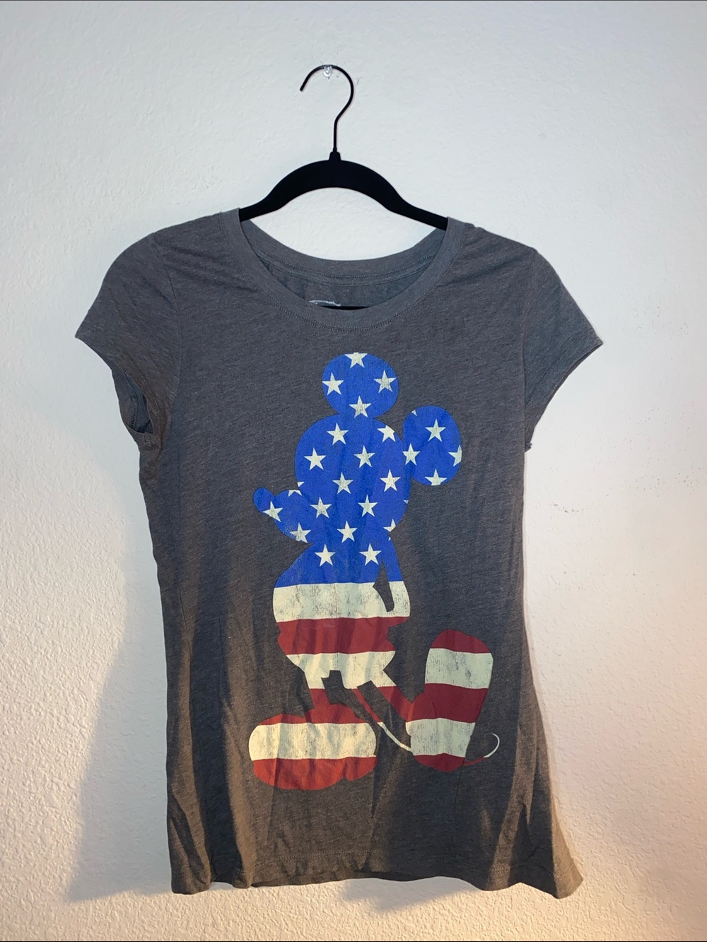 🐛Gray Mouse t-shirt with a distressed patriotic American flag as a silhouette!